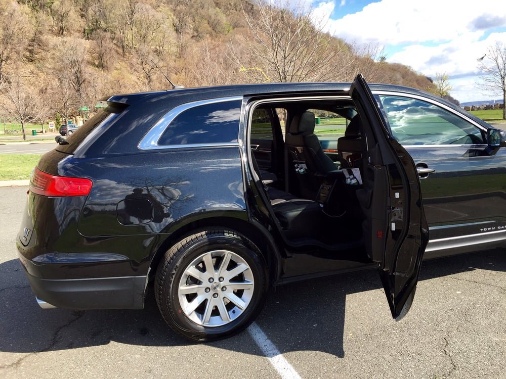 Limo-Rental_b565